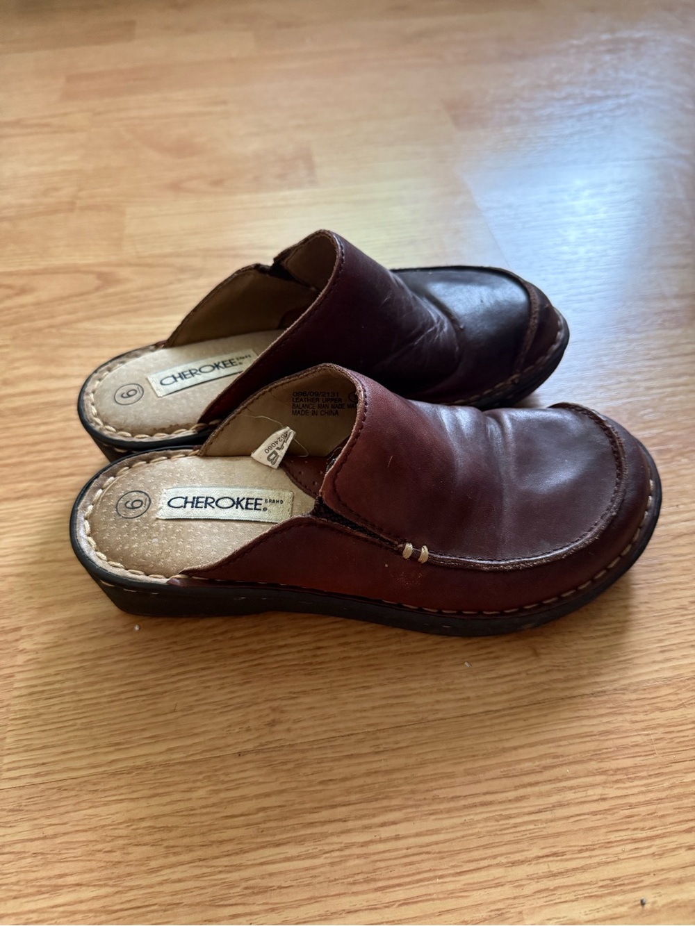 Vintage 90s Cherokee Brown Leather Clogs Mules Size 6